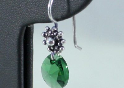 Pendientes corvus verdes detalle