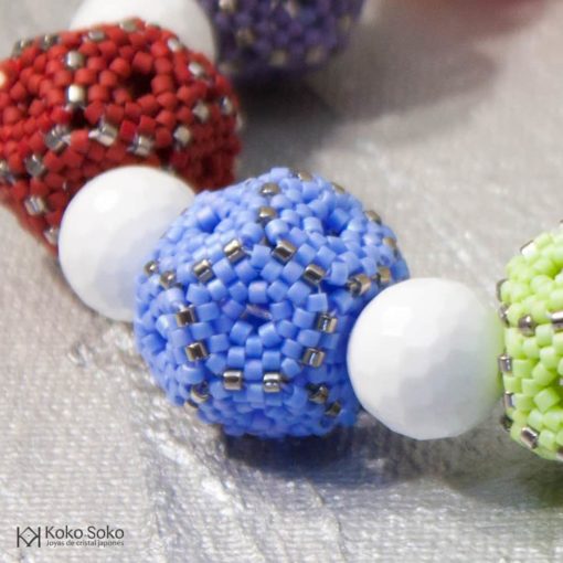 colgante de bolas de colores y jade blanco detalle 3